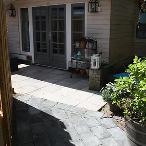 https://rosies-apartment.zandvoort-hotels.com